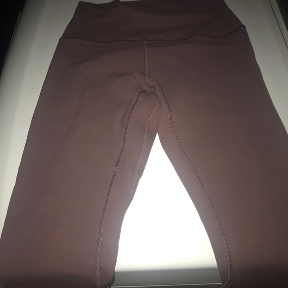 Align Lululemon crop 21 size 6 in mauve - Picture 3 of 3